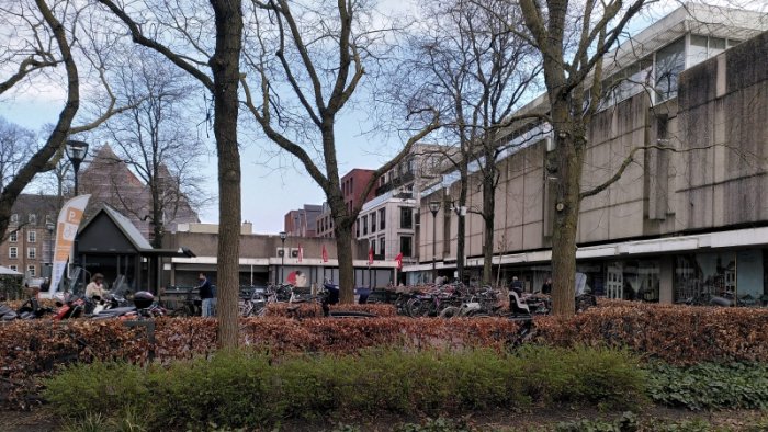 Het Meerminneplein met voormalige V&D/Hudson Bay en Kruitvat/Xenos