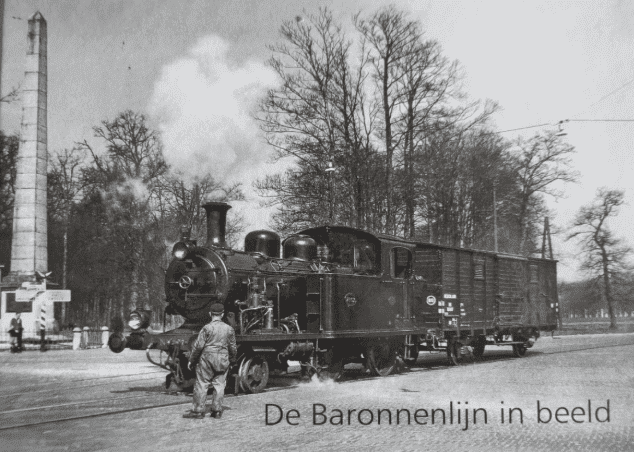 Trein bij de Naald in Apeldoorn foto JJ Overwater
